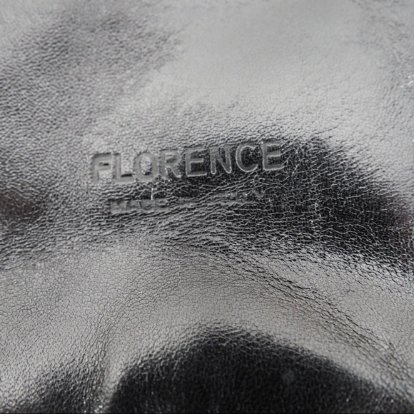 Florence Black leather crossbody bag silver lock - Picture 7 of 8